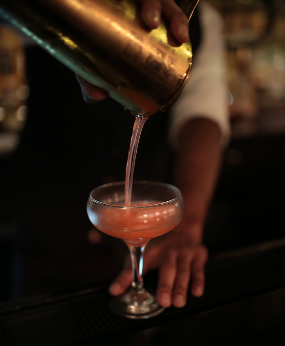bluonpark's tweet photo. Unwind at our #happyhour everyday of the Week from 4-8pm https://t.co/nWNNhjIh14