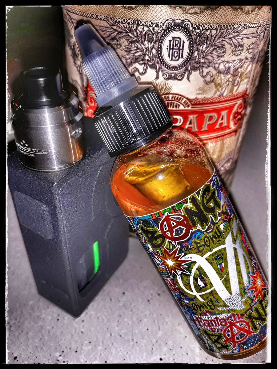 FrenchVaper's tweet photo. La vape du soir... 💥💥🔥🔫😎 #BangBang #Vapeinstitut #srs #DonPapa #TheFlave #vape #squonk #FrenchVape #VapeOn https://t.co/Eo2g3YL9Hy