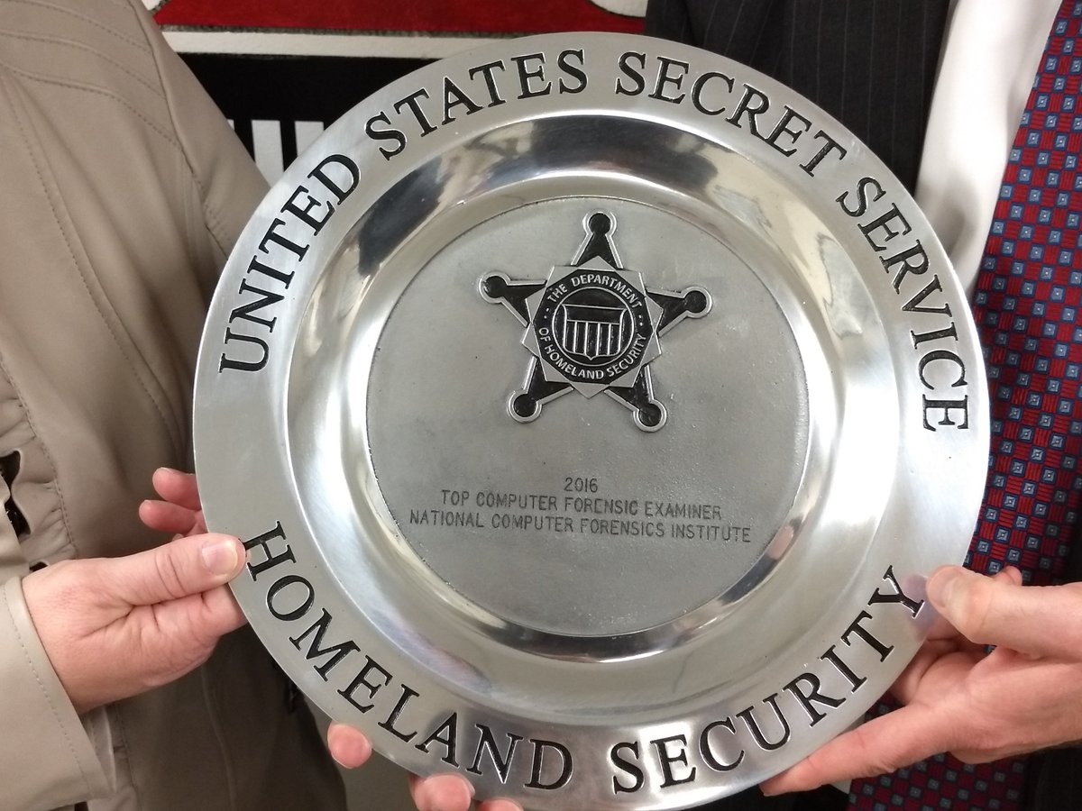 MboroPoliceDept's tweet photo. MPD Detective Jennifer West was honored today by the Secret Service Department of Homeland Security for being a top computer forensic examiner in the country.  Congratulations Detective West, great work!! https://t.co/ufhFWinEG6