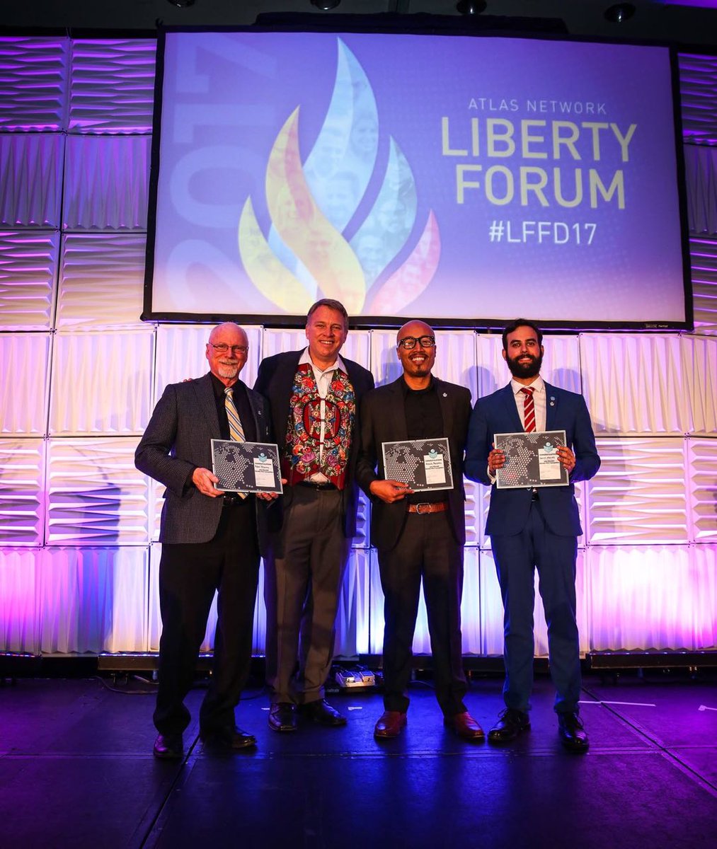 FundLibertadRos's tweet photo. @GarretEdwards, de @FundLibertadRos, fue premiado en el #LFFD17 de @AtlasNetwork representando a nuestra institución. Felicitaciones! 👏 https://t.co/GtPnOJPiTv https://t.co/C7Evc7kv7H
