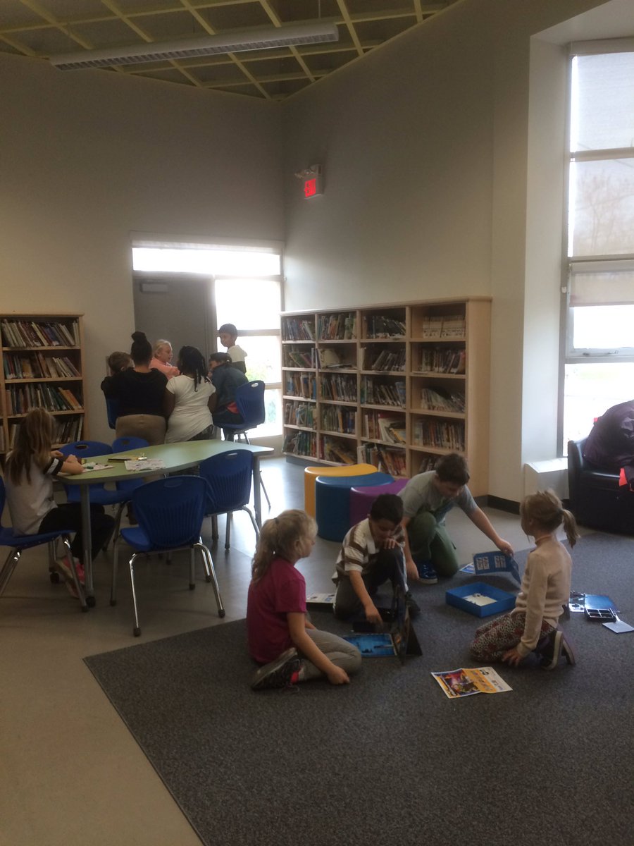 GlenStLLC's tweet image. Throwback Thursday @GlenStLLC #cooperativegames #problemsolving #notechneeded #soloudbutsofun! @DDSBLibraries @DDSBHealthyMind