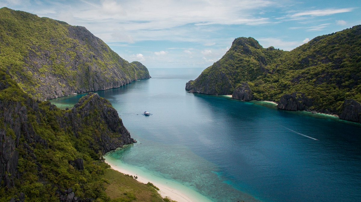 Anyone in San Francisco going to <a href="/FRiFFest/">FlyingRobot FilmFest</a> next week?! thedronegirl.com/2017/11/09/fri…