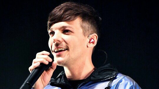 Sun28LS's tweet photo. Eu não escutei a música novo do Louis. 

TE ODEIO FACULDADE 

3G BOSTA DO CARALHO!

#GoodLuckLouis #LouisAtKey103 https://t.co/Q4nOHy2m11