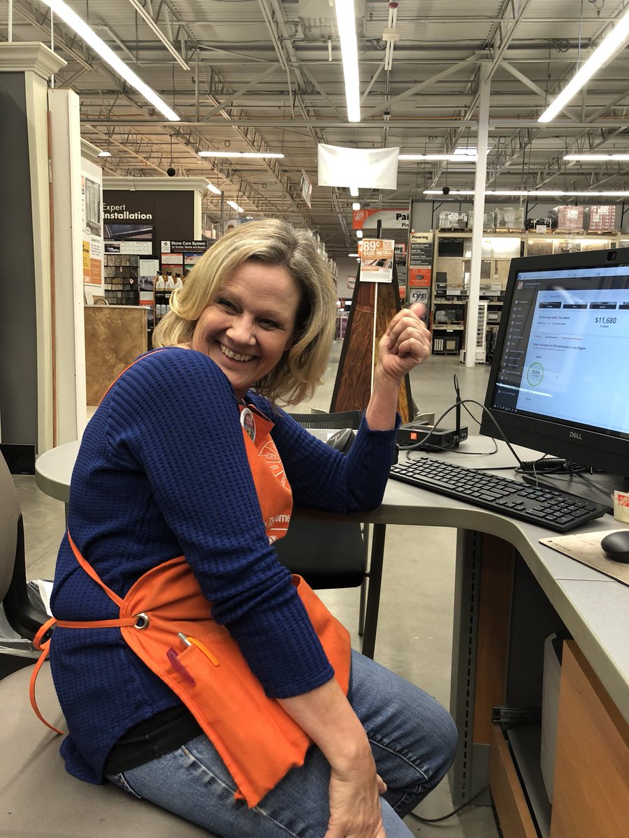 KayMelton17's tweet photo. Big smiles from my specialist Cindy! Closing $10K shutter order! Great job! #3313dreamteam #Pacnorthproud @Alan_3313 @J_Rockky @DSMAaronRNO https://t.co/VqXmnseGzE