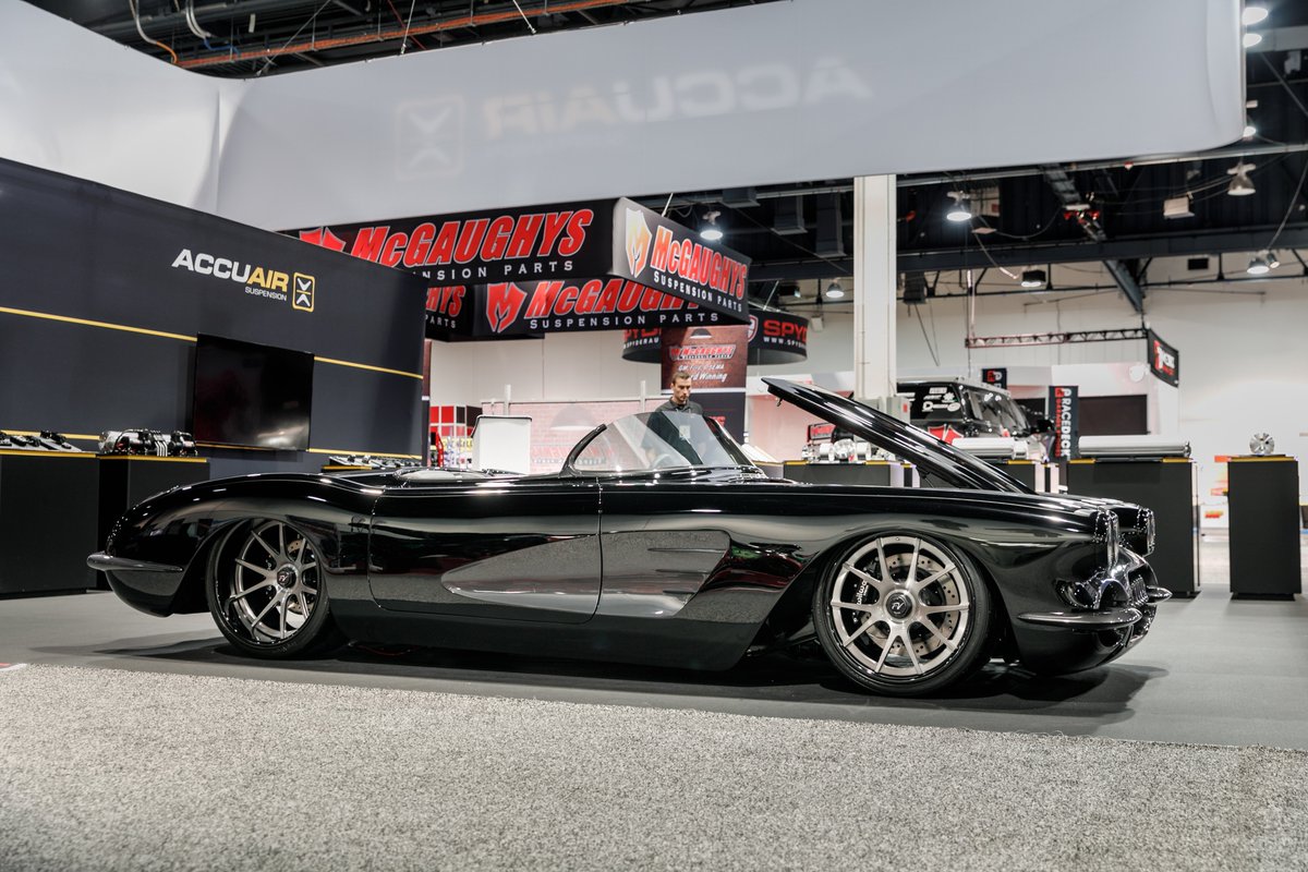 ForgelineWheels's tweet photo. Who had the baddest 'Vette at @SEMASHOW? That would be #HotRodServiceCompany's #protouring #C1 #Corvette on #Forgeline #GA3C! https://t.co/ed5sRPQ6Jq https://t.co/rfMxOFQEO7