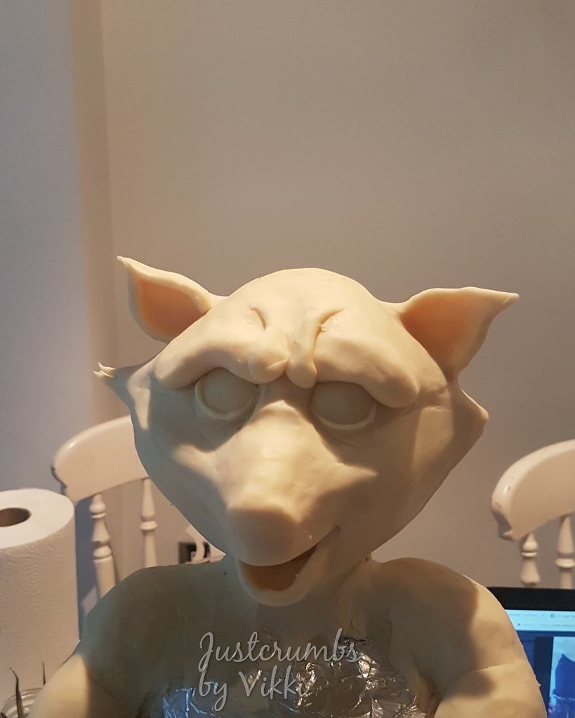 VikkiCollins80's tweet photo. Amazing time with Laura from @sugarspicecakesuk one 24" edible Rocket raccoon, #nooneseatingthiscake #lovemyjob #allreadyforgroot https://t.co/pkpbazJEsB