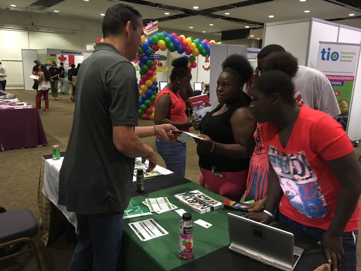 Dr. Hull talking with a family about @NWMOSTATE during day two of the StudyFair in Willemstad, Curaçao 🇨🇼 #BearcatsConnect @Apply_NW