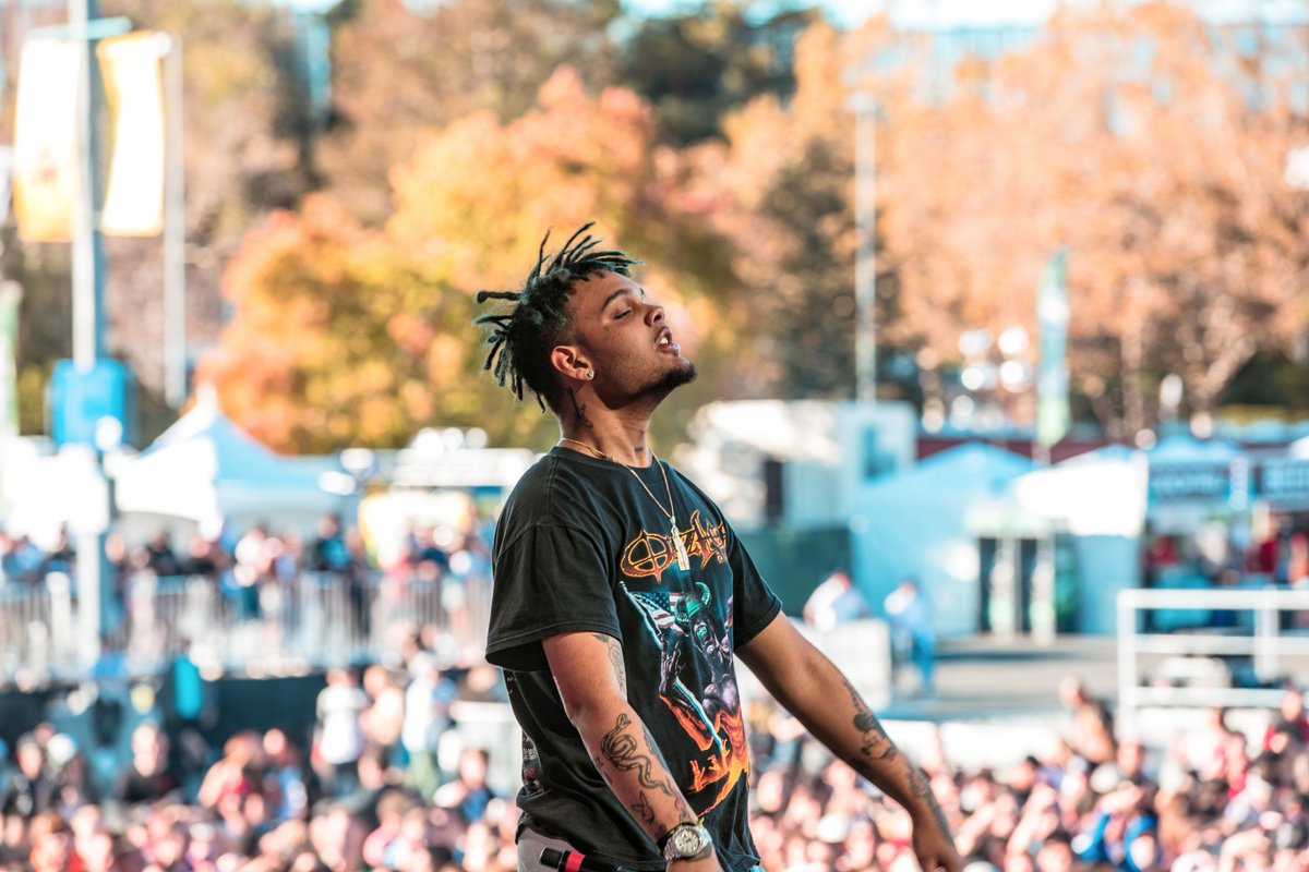RollingLoud's tweet photo. I don't want friends, I want Audis

📸: @Snap_LL https://t.co/GtbzQkFQQR