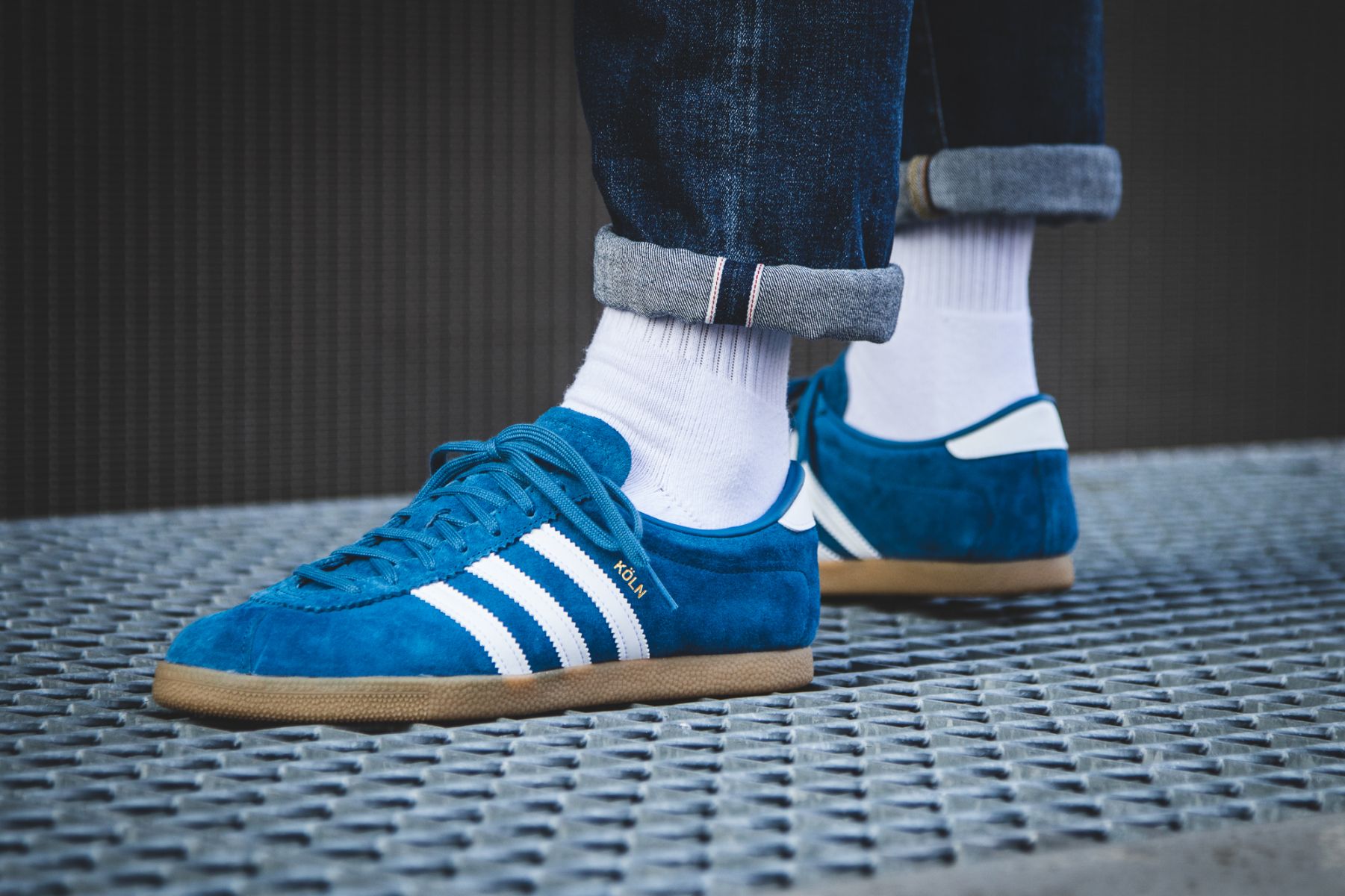 Sole Supplier on Twitter: Koln Blue White LIVE in 40 mins adidas asphalt Gold TGWO &gt;https://t.co/qc8p2vXDHd https://t.co/t9OpyB2zEJ" / Twitter