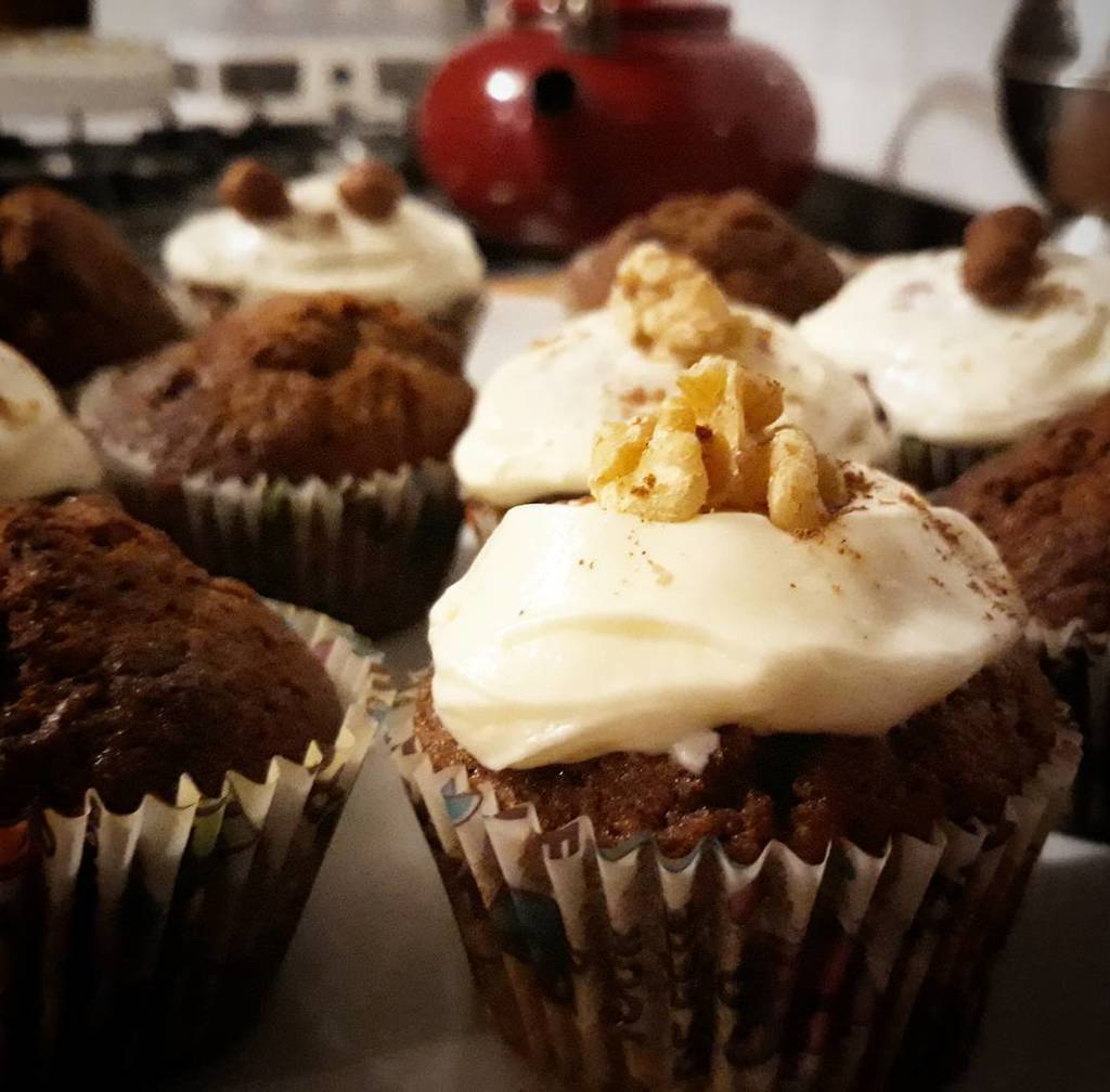 EpiCtout's tweet photo. Avec ou sans glaçage... #carottcakeforever ! #carottcake #cinamon #ginger #vanillia #carott #nuts #homemade #pastry #creamcheese #cake #yum… https://t.co/1ubvqMJ7ET