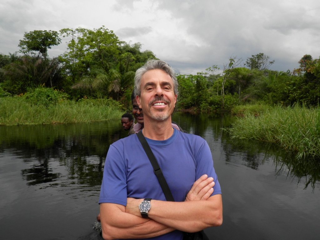 luminaries_mag's tweet photo. @DoctorDeSoul did you know that #herbs can actually be medicinal? We interviewed Chris Kilham the #MedicineHunter, who knows all about it! https://t.co/LoxjJNYeGn #elixirsoflife #turmeric #saffron https://t.co/HnxDOWIC62