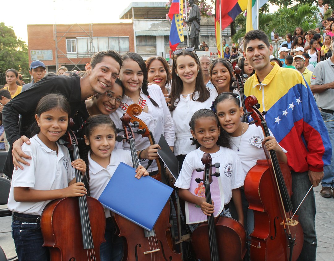 NucleoGuatire's tweet photo. Alegres, unidos y siempre creciendo en lo musical, somos @elsistema  #somosmusica #somosfamilia #nucleoguatire https://t.co/apNoVIc5ht