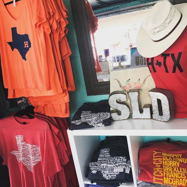 DowntownHouston's tweet image. Don't miss the Grand Opening of the new Make(her) pop-up boutique @GreenStreetHou tomorrow 11/10 from 5-7 pm ft. @StatelineDesign, @brendagrands &amp;amp; @Camelliaalise. Regular hours Mon-Sat (10 am to 7 pm). #ShopLocal bit.ly/2ynKVys