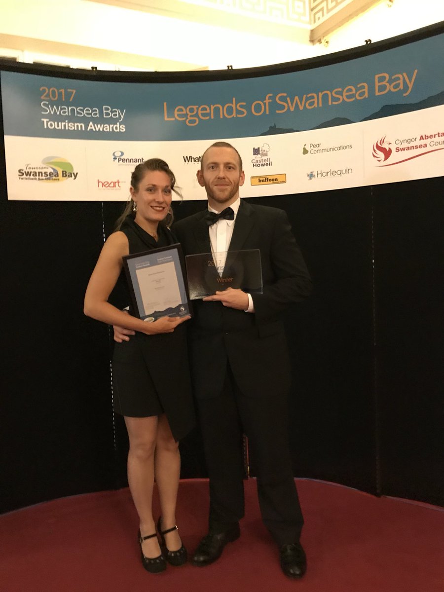 BeacHouseOxwich's tweet photo. We’re thrilled to have won Best Restaurant at this evenings #SwanseaBayTourismAwards #Swansea2021 @VisitSwanseaBay Well done team x https://t.co/5vccfYX3Gy