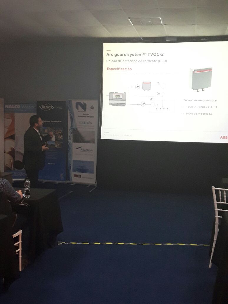 aleclaverieabb's tweet photo. Nuestro especialista Juan Fco Yañez Navarrete presentando en Expocorma 2017 la charla "Sistema de monitoreo y extinción de arco eléctrico, para salvar vidas y la inversión" https://t.co/29MQV8Y3xn
