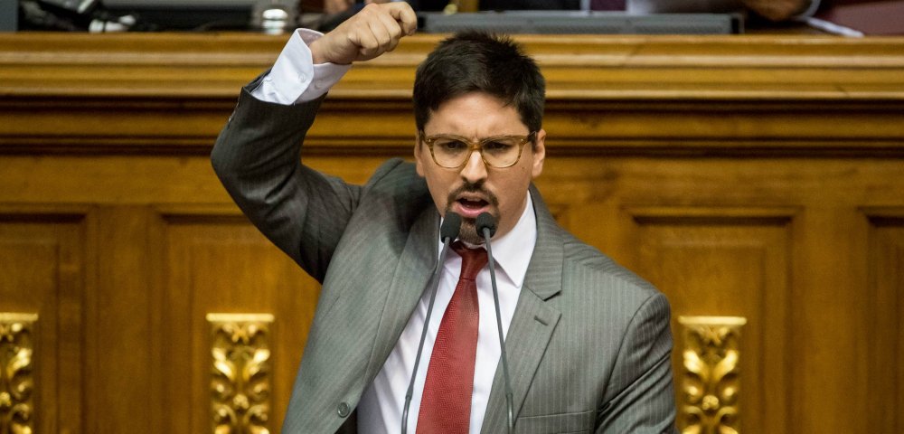 AsambleaVE's tweet photo. Dip.@FreddyGuevaraC asegura que no asistirá ante el TSJ y tampoco se va a someterá a ningún proceso ante la fraudulenta Asamblea Nacional Constituyente. https://t.co/egQJk4FRVr https://t.co/ABwYAL2KJ7