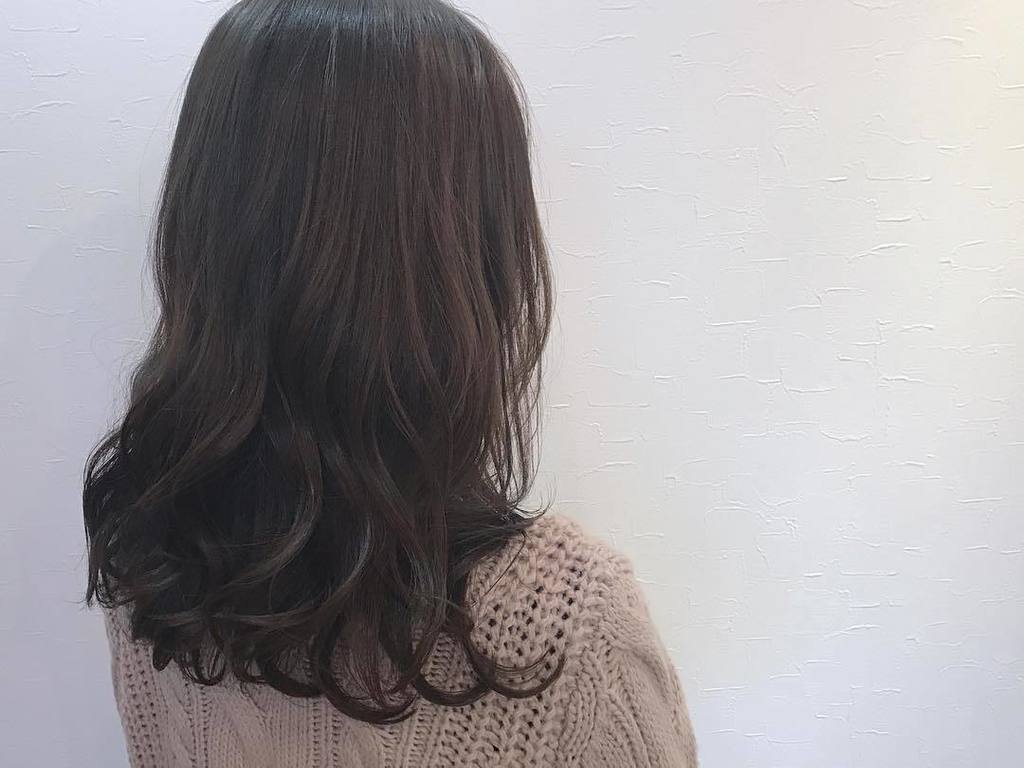 ubechiaki's tweet photo. ♡ ♡ ♡
.
.
お客様hair✂︎✂︎
伸ばし中のお客様♡前髪cut,color,treatmentでメンテナンス･:*
お店で取り扱っているカラー剤から新しく出た新色「WHITE」を使用。アッシュ×ホワイトでベールをまとっ… https://t.co/5jrbKElUaX https://t.co/sAbMJ44f1U