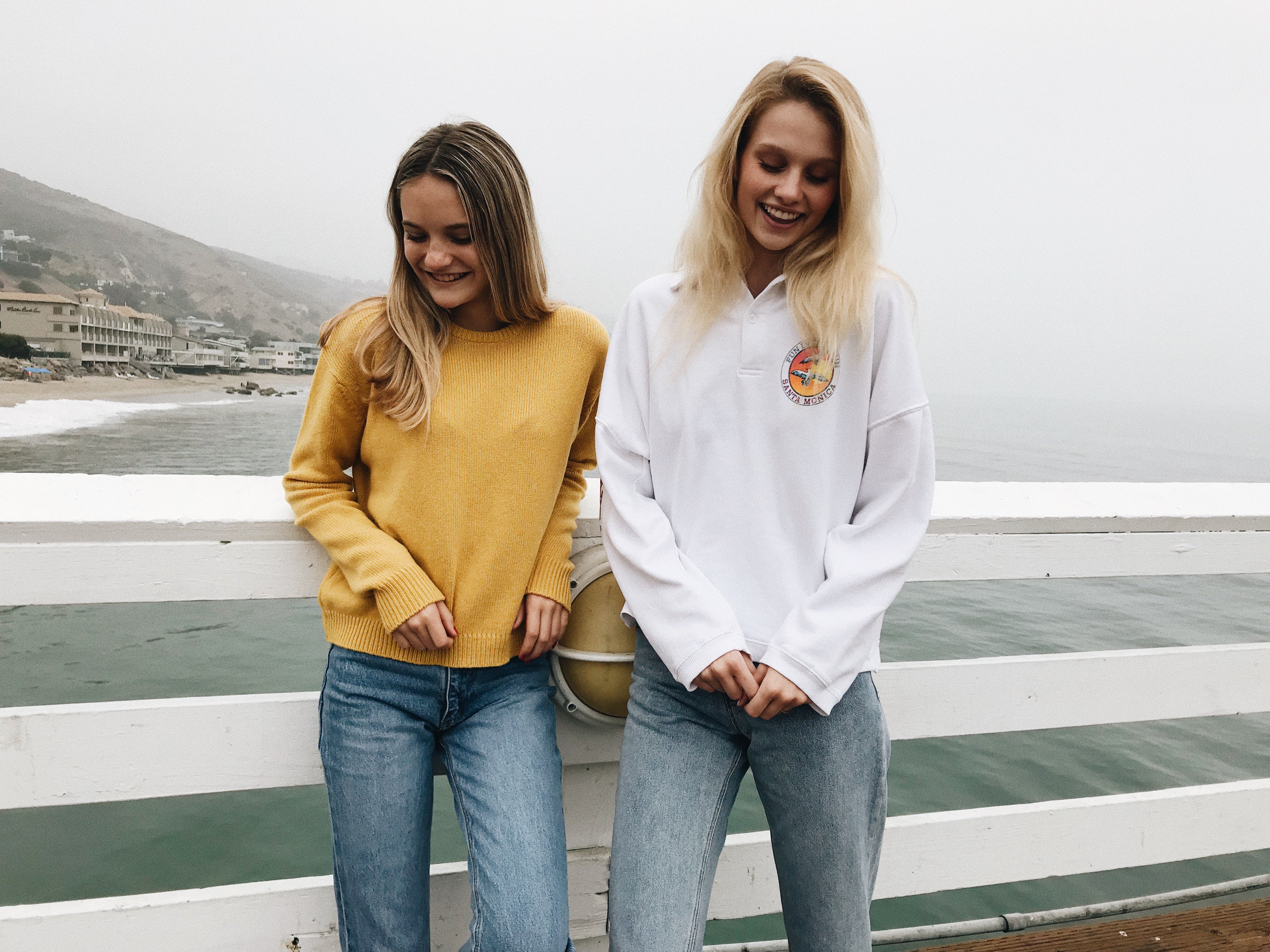 Brandy melville 2025 archer sweatshirt