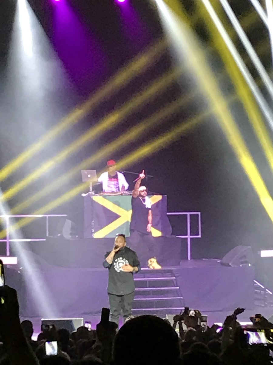 Ferny_89's tweet photo. @duttypaul at Brixton Academy...Life made! #duttywine https://t.co/e7LlL6JmRc