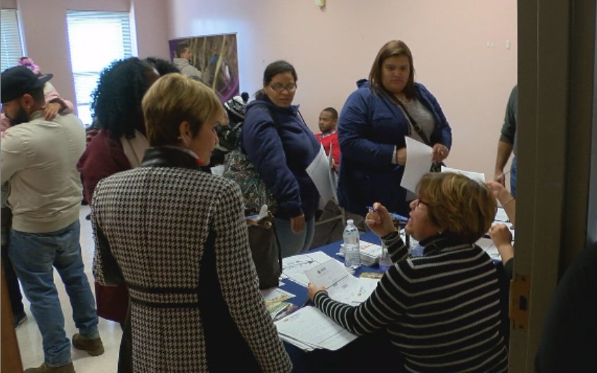 SamanthaMesaTV's tweet photo. Hundreds of Puerto Rican families relocate to #Rochester after #HurricaneMaria destroys their homes. @IberoRoc & other agencies are helping them rebuild their lives #NewYork @13WHAM #HurricaneMariaRecovery https://t.co/3vogzFMR7x