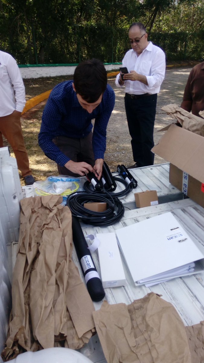 razonatura's tweet photo. Junto con @theciu , @thesiu_ ,@Qualcomm, @QCWirelessReach, sca::n y JAPAY instalando sondas de medición de parámetros hídricos #SmartWaterProject https://t.co/gj8VLwGUDk