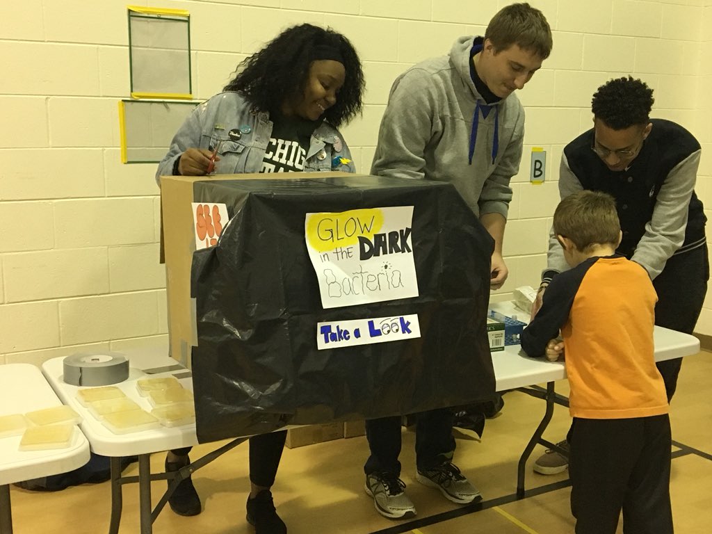 #SACNAS Science Night! Glow in the dark bacteria!!