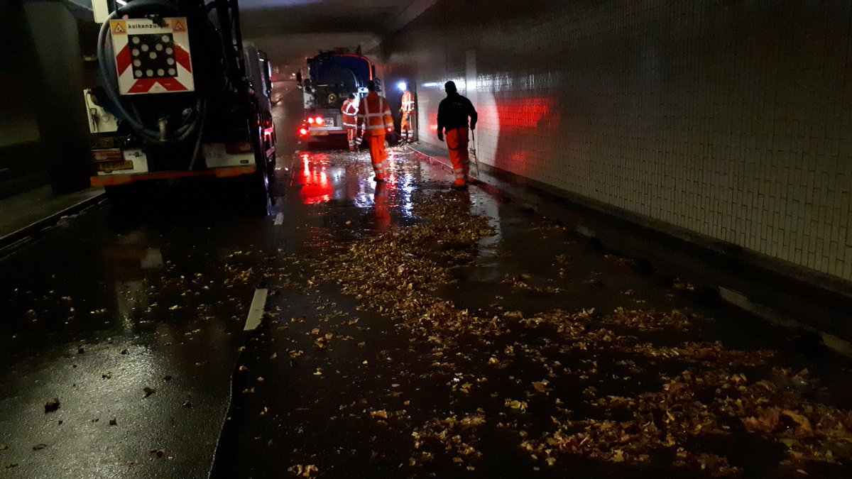 Najaarsreiniging tunnels en onderdoorgangen... vannacht de Churchilltunnel in <a href="/rotterdam/">Gemeente Rotterdam</a> met onze Riooldienst en WRT.
Wel nodig...