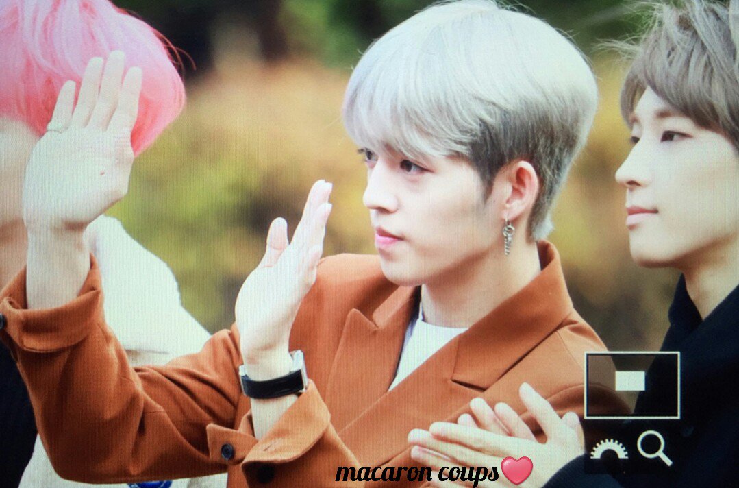 scoupsnet's tweet photo. 171110 출근길

#에스쿱스 #최승철 #SCOUPS @pledis_17 #세븐틴 https://t.co/0ucVBTlv4A