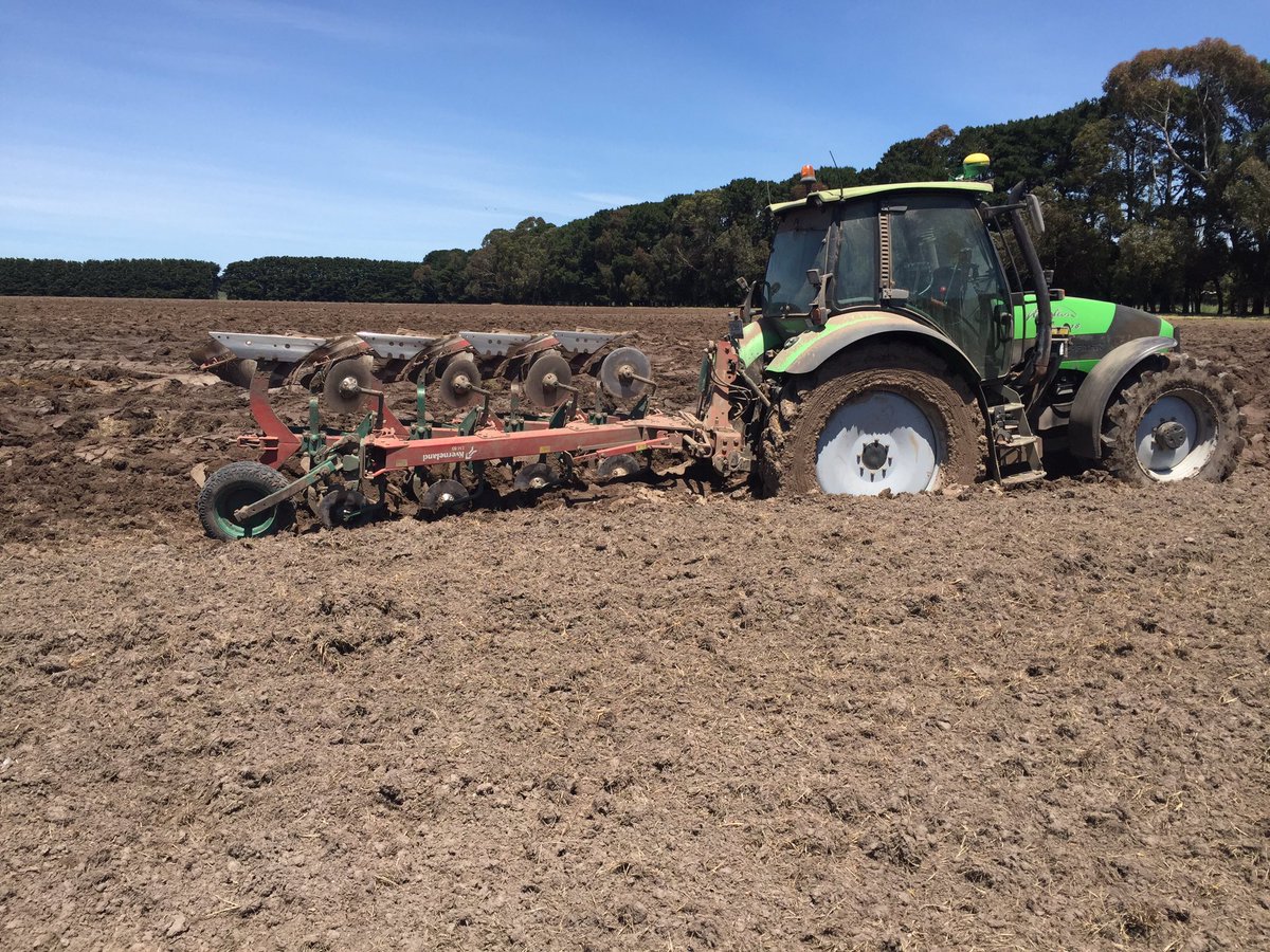 dan_potatoes's tweet image. Getting some #potato ground prep done has a titanic feeling to it this season. #whitespew #smokotime #shegone