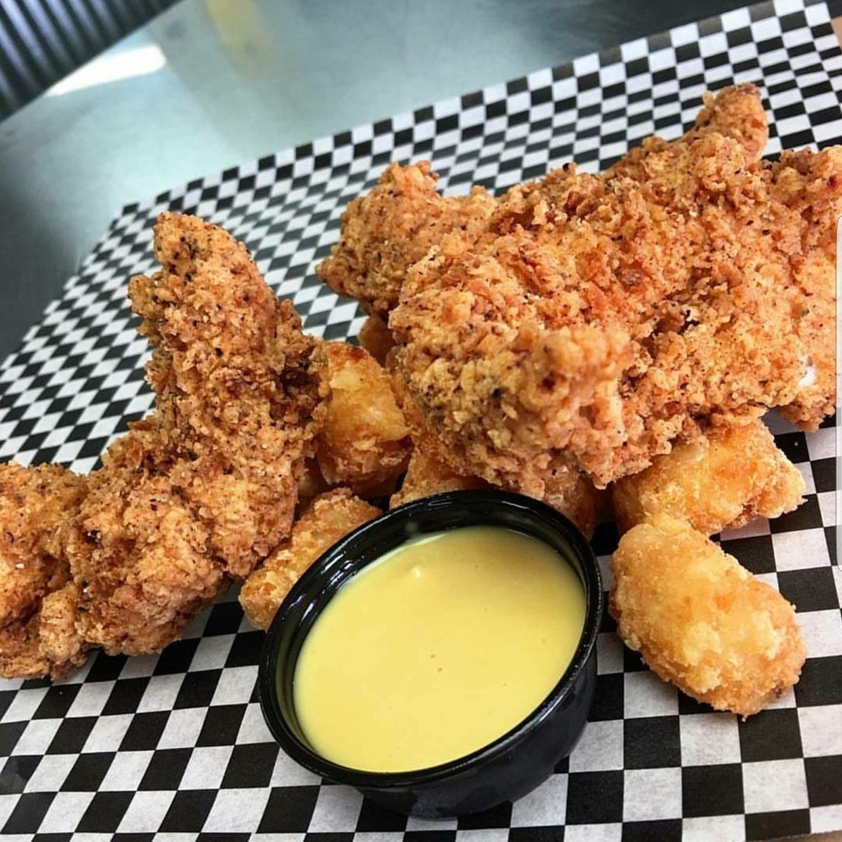 NEW Love Me Tenders Thursday!
3🐔Tender &amp; Tots - $6
5🐔Tender &amp; Tots - $8
Follow <a href="/ClutchWings/">Clutch Wing Shop</a> &amp; RT for a chance to win a $15 gift certificate.