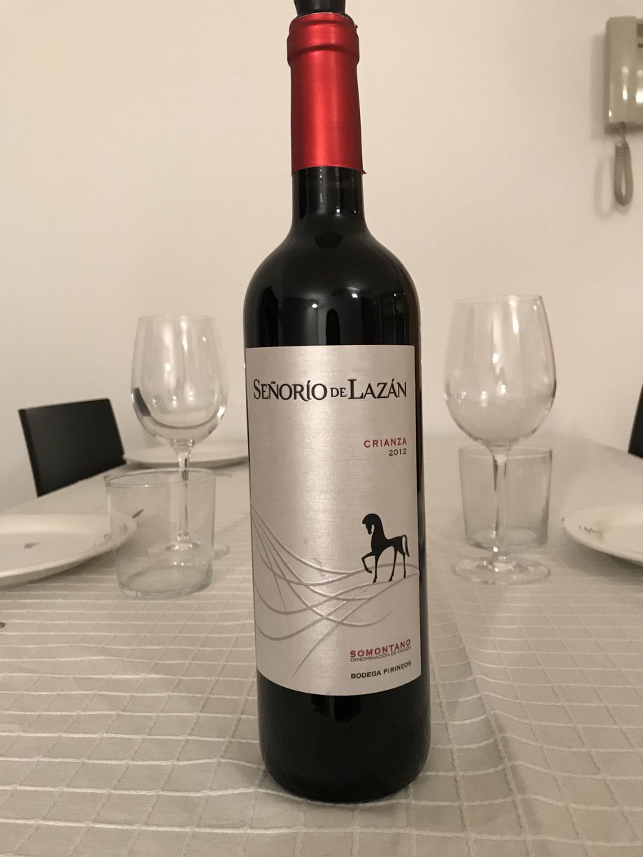 evadombal's tweet photo. Sopar de noies amb un @DOSomontano @bodegaspirineos #recomenable https://t.co/2tdEhdah2H