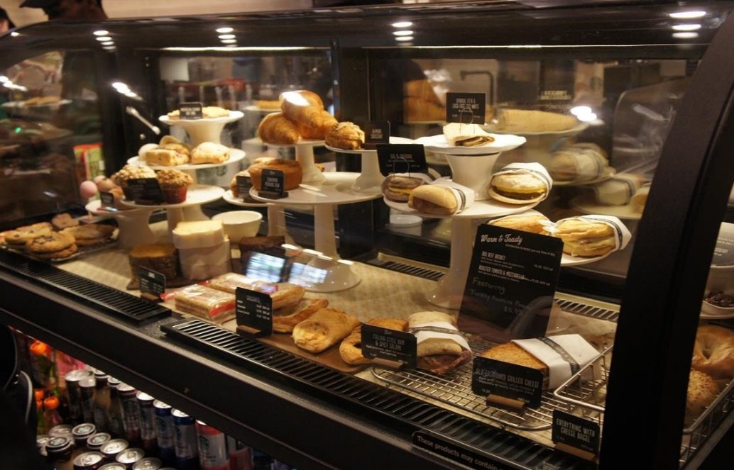 Kudos to #starbucks for innovating as they merge the physical and digital worlds. #beyondbeacons #RetailTech

futurestoreseast.wbresearch.com/starbucks-onli…