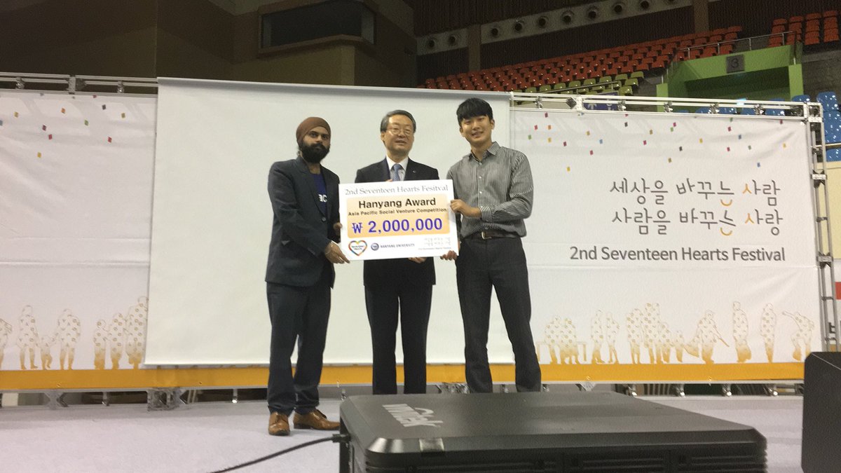 sagared's tweet photo. Wonderful feeling to win best startup idea at #HanyangUniversity during the #17HeartsFestival in #Seoul. Thank you Dr. Lee Young-moo, President Hanyang University for this opportunity. Looking forward to the next steps for #MetaFact as we build our model to combat #Fakenews https://t.co/ntmrNmmh1S