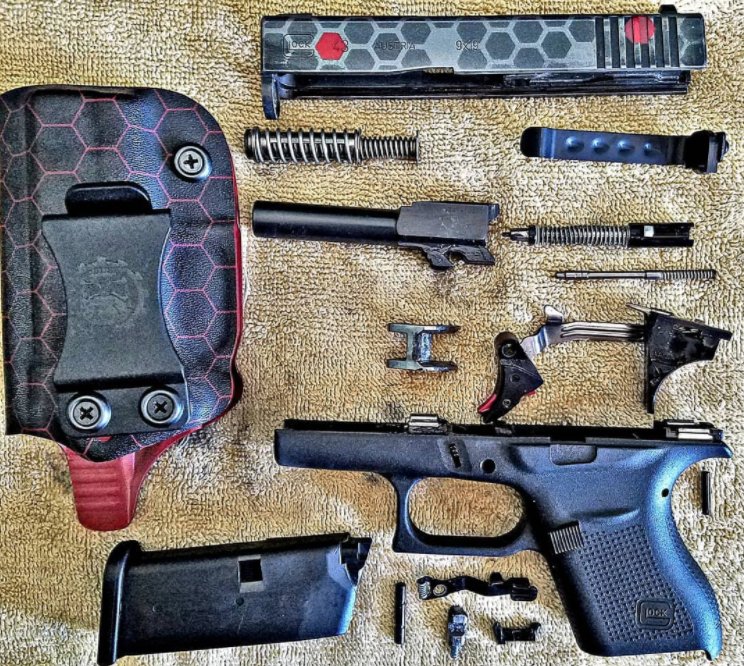 TechnaClip's tweet photo. Gettin' clean ;) Comment if you like cleaning your guns, Like if you dislike cleaning your guns. #technaclip https://t.co/G5PBW87Vsv