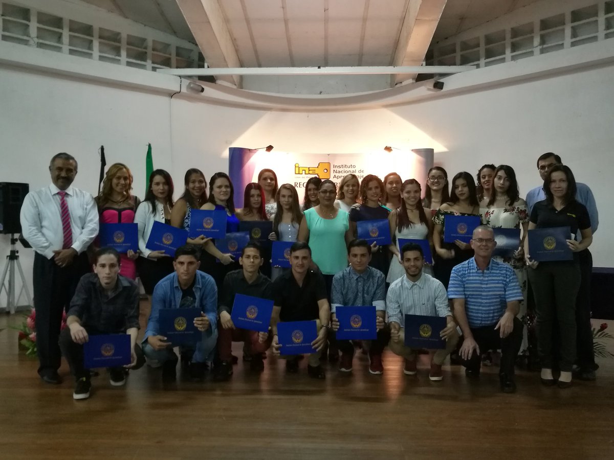 minorrod's tweet image. Con mucha alegría asistimos la primera graduación del Centro de Formación Profesional de Coto Brus.