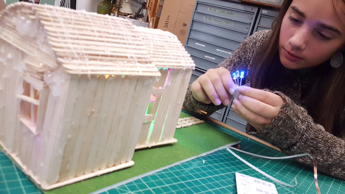 Just another #maker club <a href="/HannafordCareer/">Hannaford Career Cnt</a>. Are these Ss future <a href="/ib_c_p/">IB CP</a> grads? #vted #vtcte #makerspace #makered #3Dprinting #acsdvt