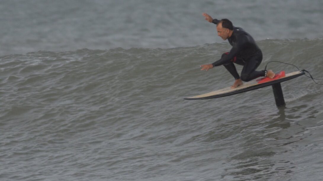 camaronbrujo's tweet photo. se puede volar sobre las olas!!! #volar #sobre #las #olas #surf #foil #surfoiling #mdp #arg #culturaoceanica #camaronbrujo #poderlocal https://t.co/eeB6Xbg3E2