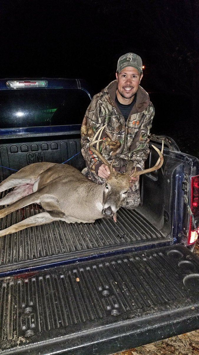 DustinJarrett's tweet photo. A couple more pics. Thanks everyone for the kind words.#FirstBowKill https://t.co/VWewJQSPSs