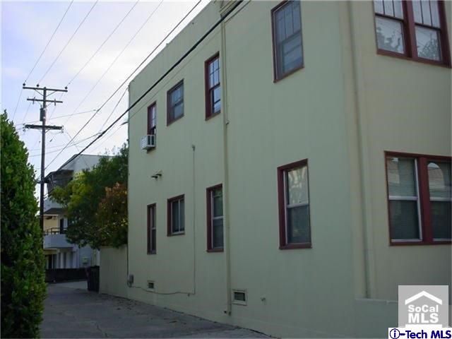 Remax_Optima's tweet photo. This prime Glendale property is perfect for those looking for residential income  https://t.co/6e81sSk2nw #larealestate #remaxoptima https://t.co/DIL3rmvnUP