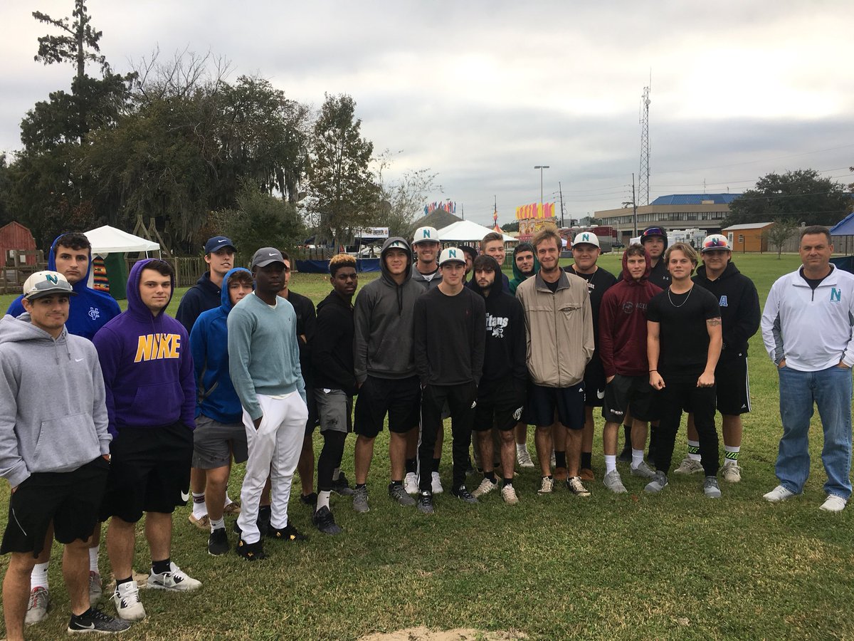 NunezCCBaseball's tweet image. The team that volunteers together, stays together!  @NunezCCBaseball  players hope to you at this weekend’s fest
thestbernardnews.com/2017/11/09/bay…