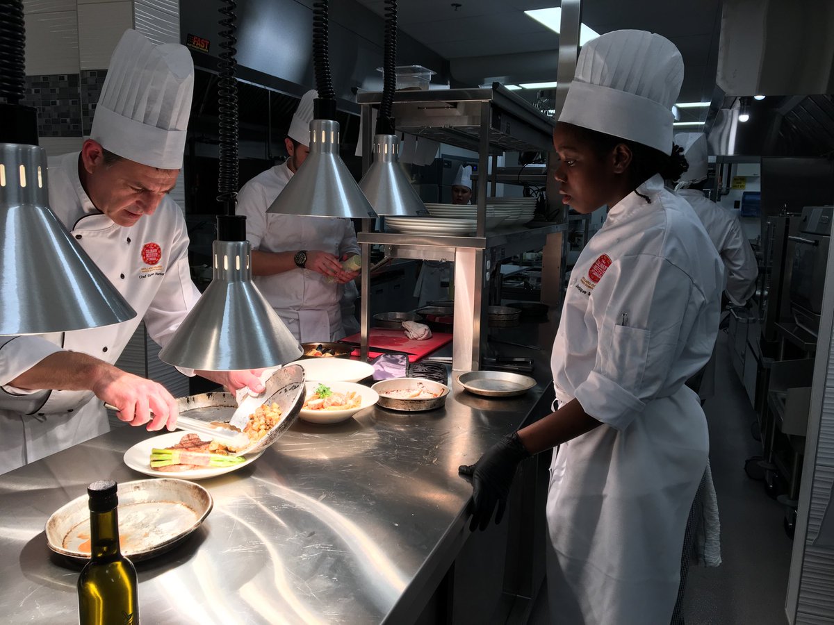 ChefAustinPEI's tweet photo. First mains off the hotline https://t.co/6RPZA4AafH