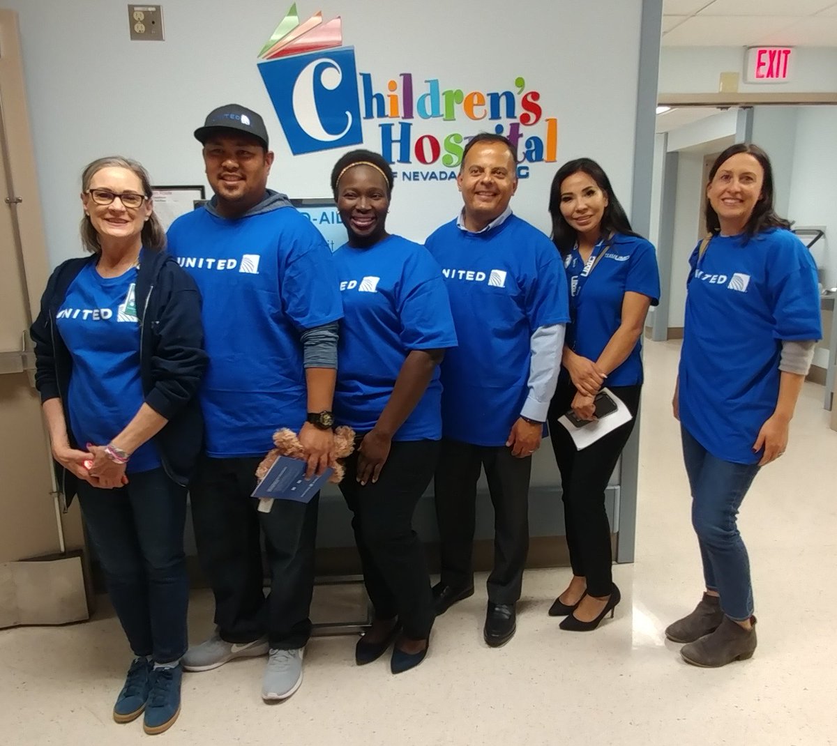 flow_gee's tweet photo. Volunteering at the #ChilderensHospitalOfNevada distributing #BenFlying to the kids!! They were all excited for them! @weareunited @katiewentzel22 @GBieloszabski https://t.co/XyXHz1MwH0