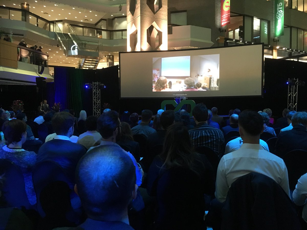IVADO est à la grande finale #cooperathon17 <a href="/DesjardinsCoop/">Desjardins</a> et c’est salle comble! Bonne chance aux finalistes!!