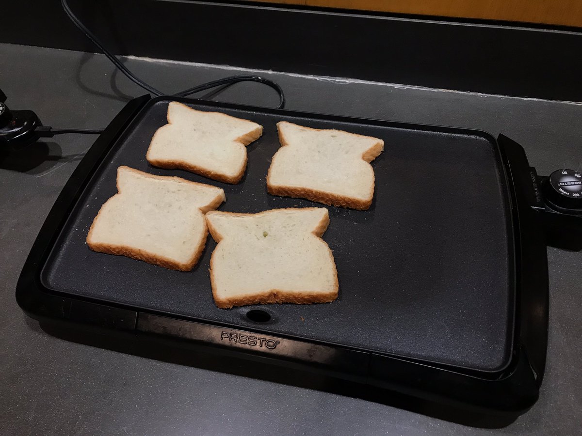 SalemStateGives's tweet photo. Bowditch Hall are you hungry?
We are just getting started! Come down until 9 to get a grilled cheese! https://t.co/L9oQeIsub0
