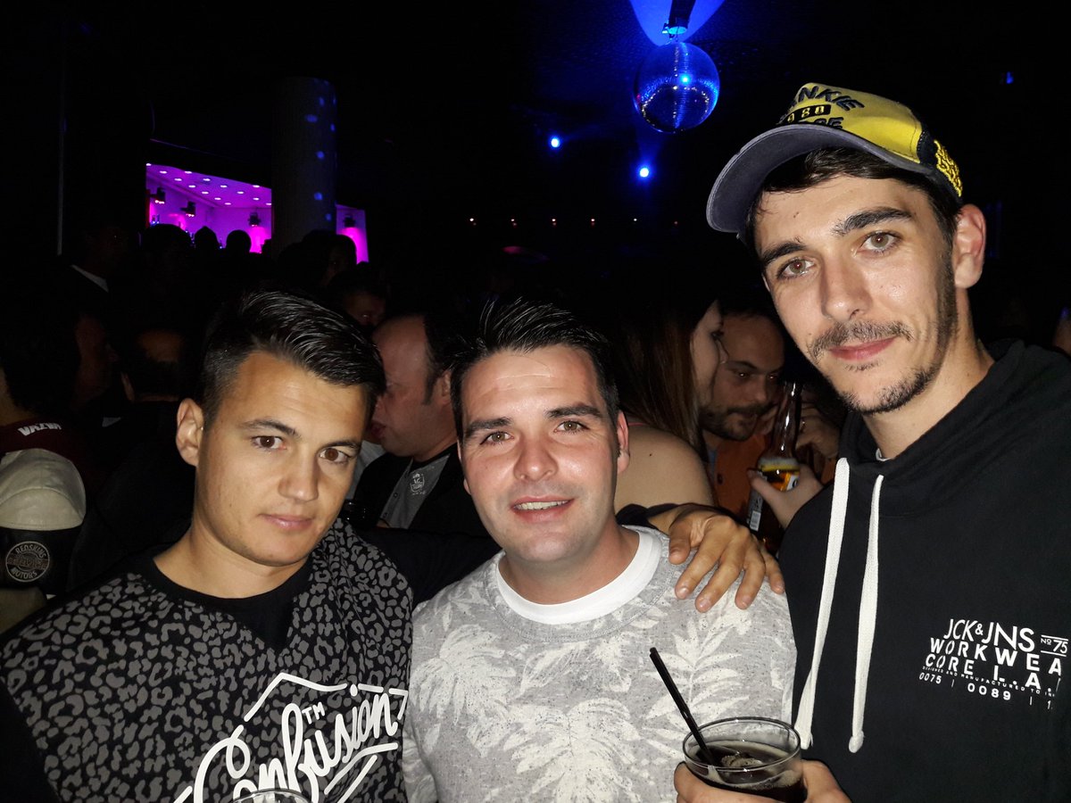 marron_74's tweet image. Una vez brinde con @aresracing03 por el futuro campeon de españa. Enhorabuena señor y aver si te pasas por ponferrada y lo celebramos.