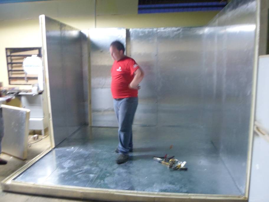 Un conservador de 6 puertas y una cava cuarto para el resguardo de las proteínas.