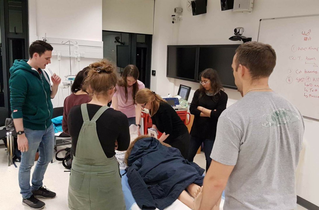 rhona_dempsey's tweet photo. Such fun times at @UCCEmergencySoc #SimWars training tonight! Learned so much from the great @Sineadnib & brilliant @pjwhooley & skilled Docs Susie&Sean 👩🏫👨🏻⚕️🏆🚑💉🌡️#Rebelalliance #ABCD #pelvicbinder #Shakira #cervicalcollar #Oneg #TXA #FASTscan @SimWarsIrl #Forthewin https://t.co/vZiuH4owdB