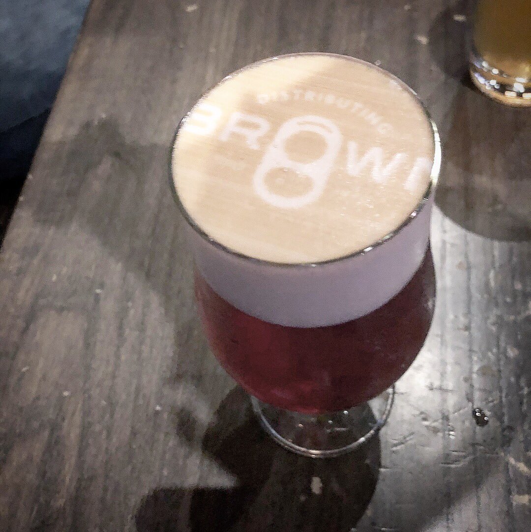 Brown_SouthFL's tweet photo. World of Beer Tampa International #Legit can etch any logo into the foam of your beer. π€―π» #CraftBeer #Tampa #Florida #BeerPorn #BeerFoam #BeerLogo #BrownDistributing https://t.co/zIJ4m6RUak
