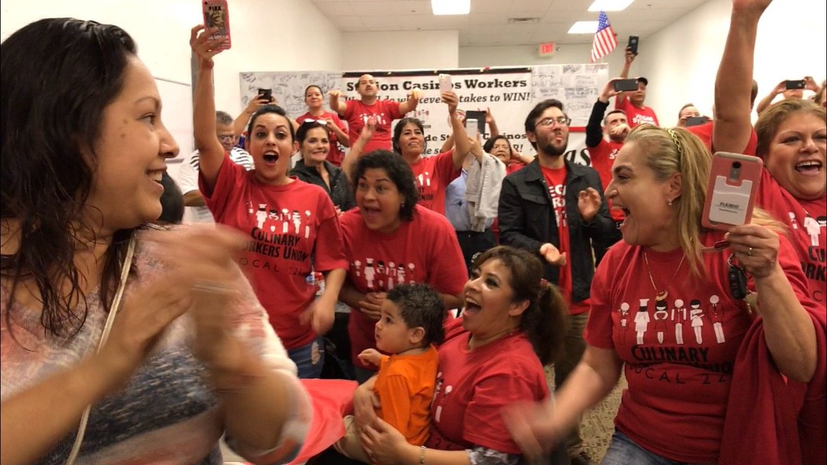 Culinary226's tweet photo. BREAKING: @GVRcasino workers vote 78% YES to unionize!!! YES WE DID! - https://t.co/guNrAwadkN https://t.co/Wu1ZLcsxaW