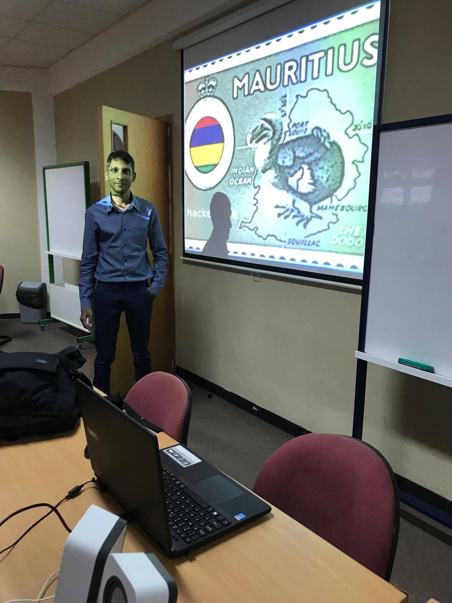 hackersdotmu's tweet image. Codarren promoting #Linux and #Open #Source in CTI, #mauritius: